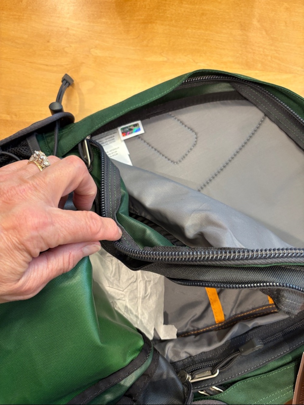 The North Face Slingshot Backpack NWT - Picture 5 of 10